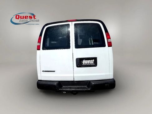 Used 2017 Chevrolet Express 2500 RWD image 4