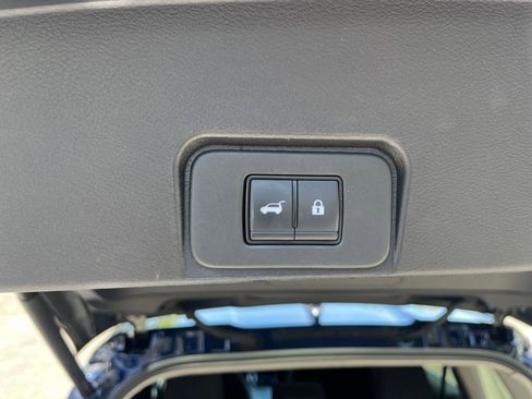 Used 2025 Nissan Rogue SV FWD image 23