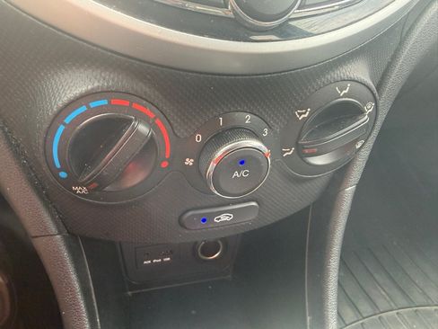 Used 2013 Hyundai Accent SE FWD image 15
