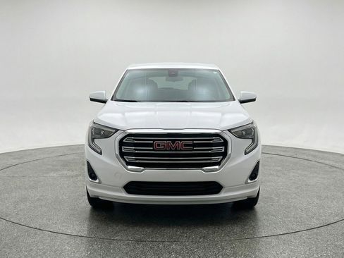 Used 2024 GMC Terrain SLT AWD/4WD image 2