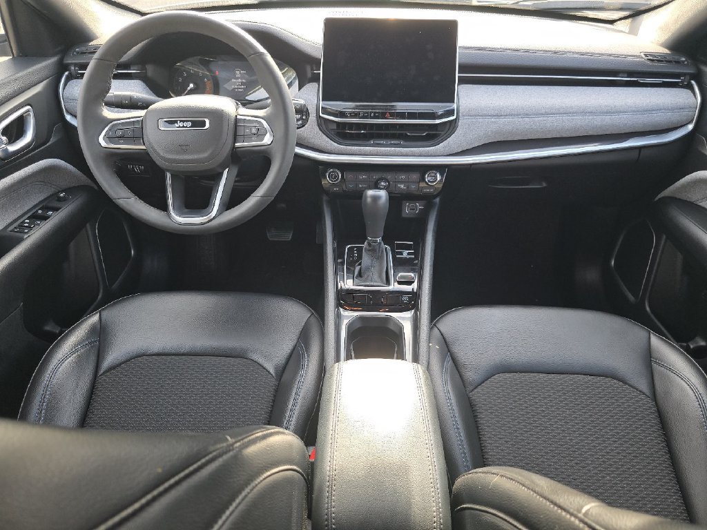 Used 2023 Jeep Compass Latitude w/ Convenience Group AWD/4WD image 19