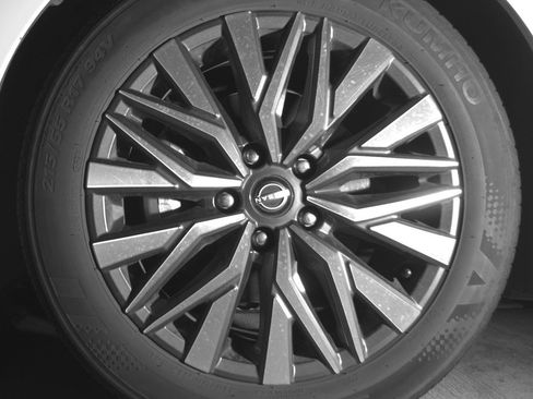 Used 2025 Nissan Altima 2.5 SV FWD image 12