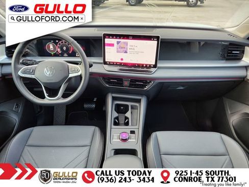 Used 2025 Volkswagen Tiguan SE FWD image 9