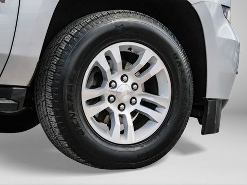 Used 2018 Chevrolet Suburban LT image 58