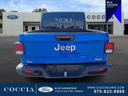 Used 2023 Jeep Gladiator Overland AWD/4WD image 5
