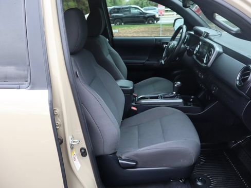 Used 2019 Toyota Tacoma TRD Off-Road AWD/4WD image 23
