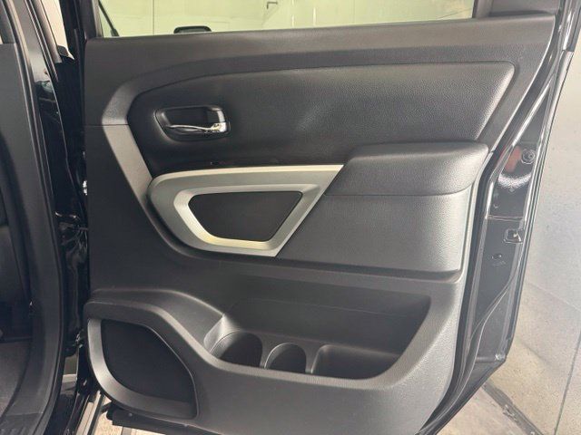 Used 2017 Nissan Titan SV AWD/4WD image 28