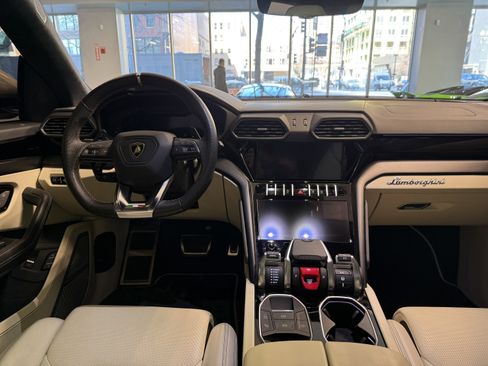 Used 2022 Lamborghini Urus image 12