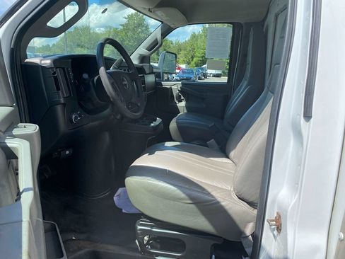Used 2017 GMC Savana 3500 Extended RWD image 10