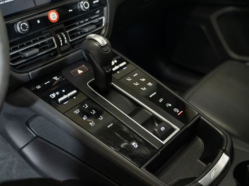 Certified 2023 Porsche Macan AWD/4WD image 21