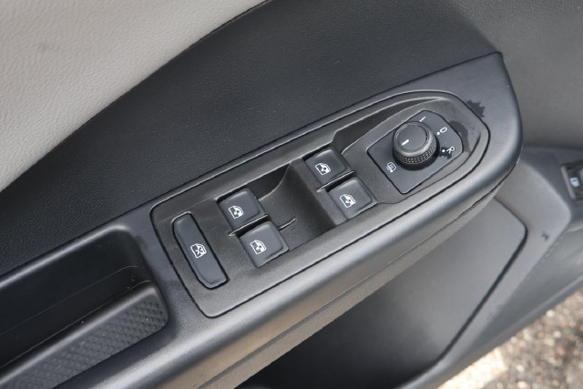 Certified 2023 Volkswagen Taos SE FWD image 11