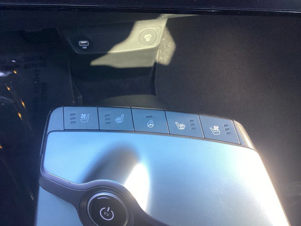 Used 2024 Kia EV6 Wind w/ Wind Technology Package AWD/4WD image 28