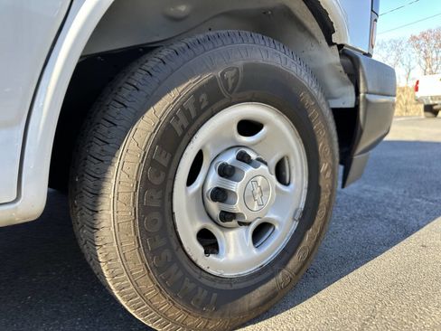 Used 2019 Chevrolet Express 3500 w/ Driver Convenience Package image 15