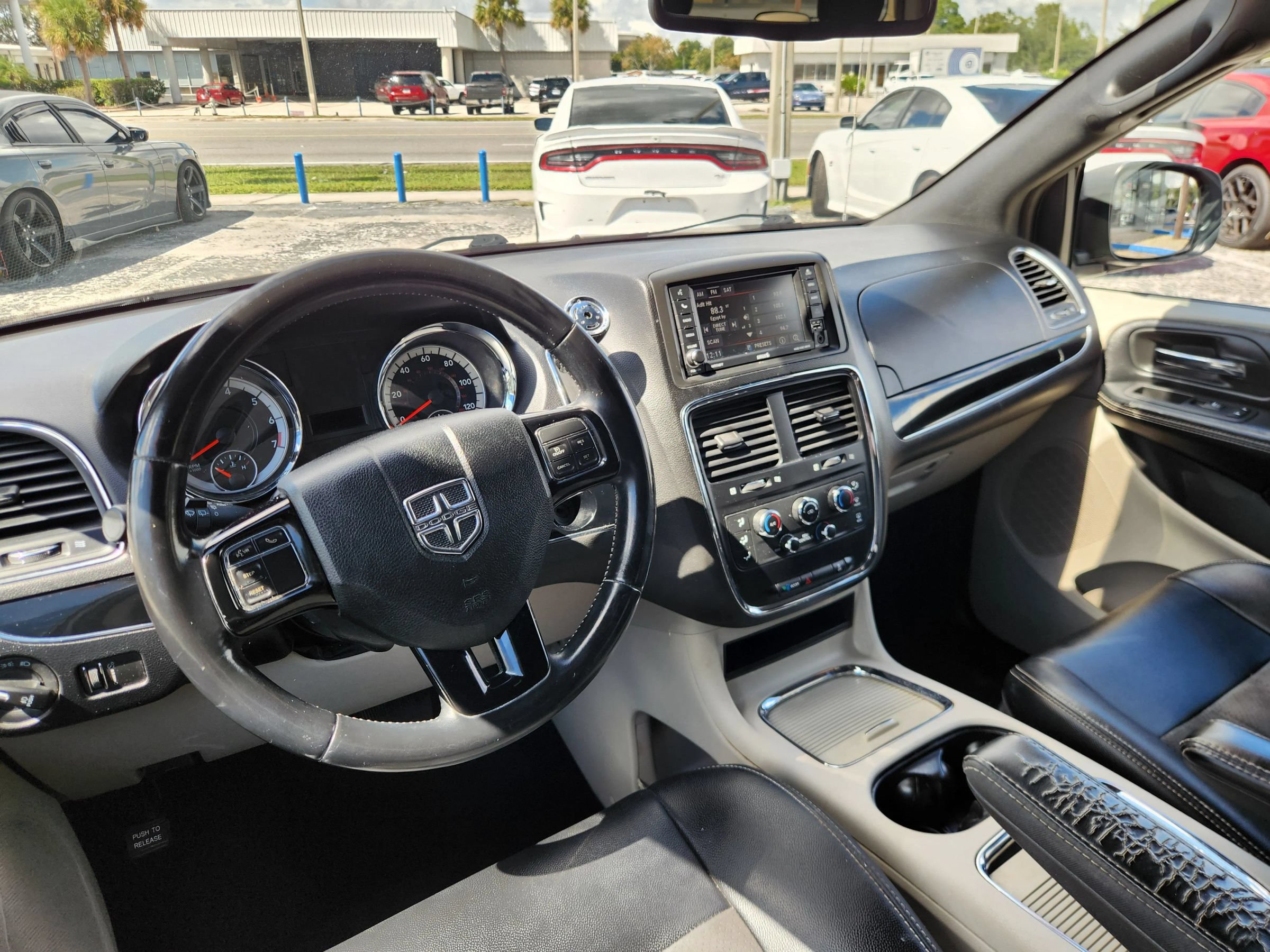 Used 2019 Dodge Grand Caravan SXT FWD image 16