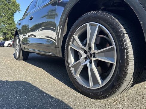 Certified 2025 Audi Q5 2.0T Premium w/ Convenience Plus Package image 10