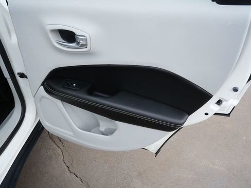 Used 2018 Jeep Compass Latitude w/ Popular Equipment Group image 27