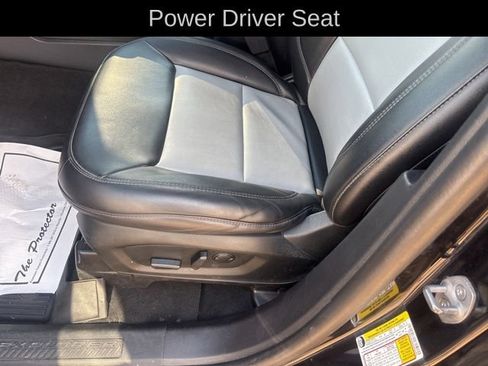 Used 2022 Ford Explorer XLT w/ XLT Sport Appearance Package AWD/4WD image 10