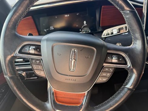 Used 2020 Lincoln Navigator L Reserve w/ Equipment Group 208A Reserve AWD/4WD image 8