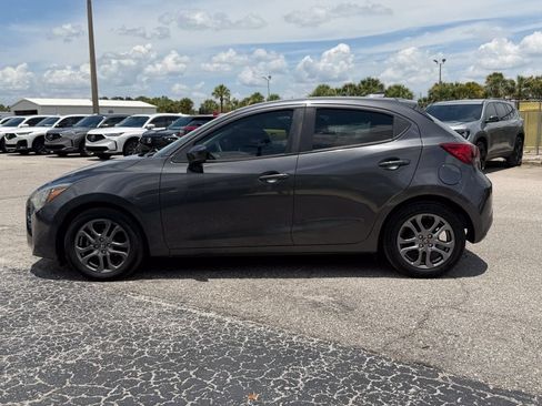 Used 2020 Toyota Yaris LE FWD image 7