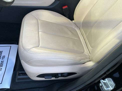 Certified 2022 Jeep Grand Cherokee Limited w/ Luxury Tech Group II image 11