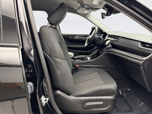 Used 2022 Jeep Grand Cherokee Laredo w/ Luxury Tech Group I image 17