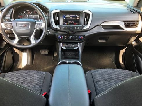 Used 2024 GMC Terrain SLE w/ Driver Convenience Package FWD image 10