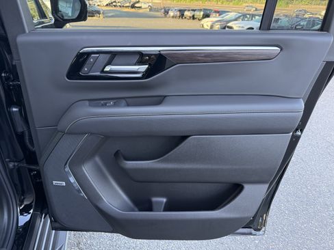 New 2025 Chevrolet Suburban Premier w/ Sun And Tow Package image 11