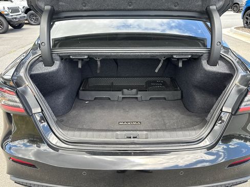 Used 2023 Nissan Maxima SR w/ Sport Mat Group FWD image 23