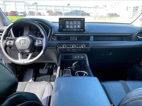 Used 2024 Honda Pilot Touring image 8