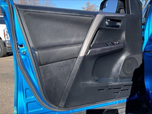 Used 2018 Toyota RAV4 LE image 20