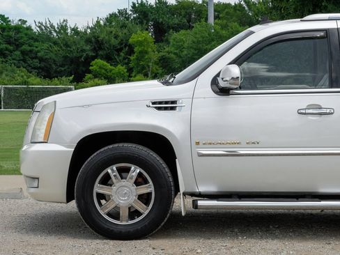 Used 2007 Cadillac Escalade EXT w/ Information Package AWD/4WD image 14