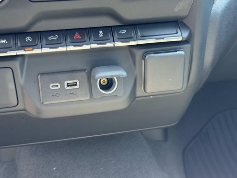 Used 2022 Chevrolet Silverado 1500 Custom RWD image 29