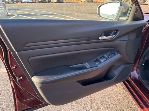 Used 2024 Nissan Altima 2.5 SV image 11