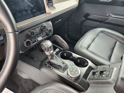 Used 2025 Ford Bronco Outer Banks w/ Sasquatch Package AWD/4WD image 9