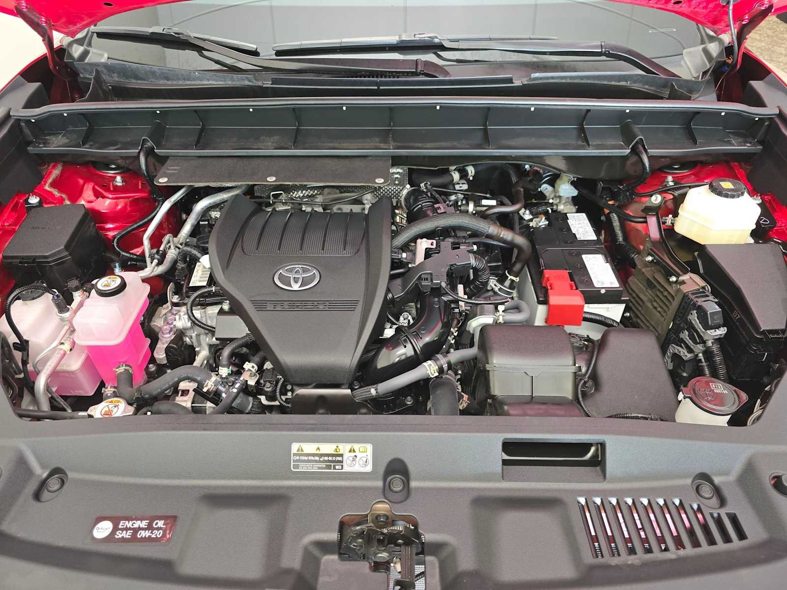 Used 2024 Toyota Highlander XLE AWD/4WD image 9