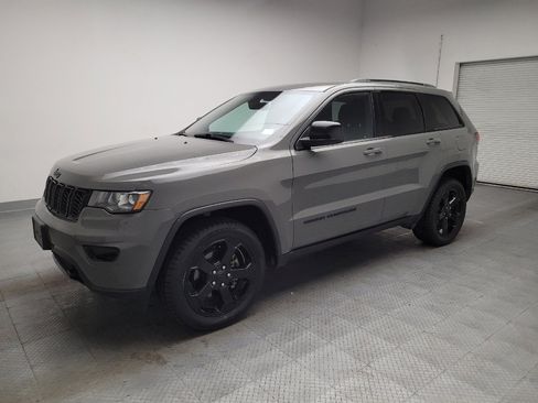 Used 2019 Jeep Grand Cherokee Laredo AWD/4WD image 2