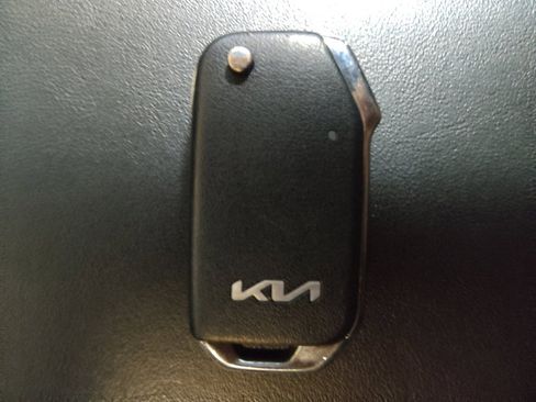 Used 2022 Kia Sorento LX FWD image 32