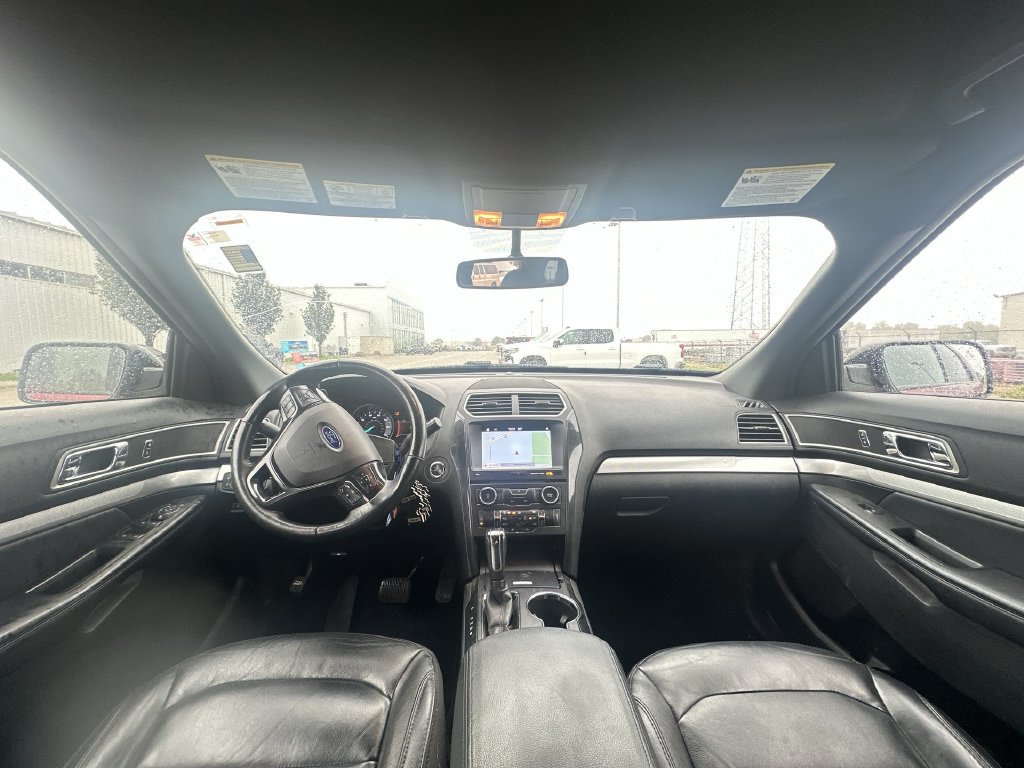 Used 2017 Ford Explorer XLT w/ Equipment Group 202A AWD/4WD image 20