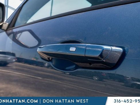 Used 2025 Chevrolet Traverse LT FWD image 39