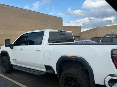 Used 2024 GMC Sierra 2500 AT4 w/ Technology Package AWD/4WD image 3