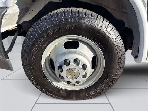 Used 2023 Chevrolet Express 4500 Extended w/ Power Convenience Package image 5