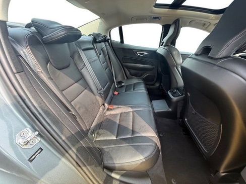 Used 2021 Volvo S60 T8 Inscription image 29