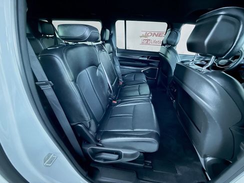 Used 2024 Jeep Wagoneer L Series II w/ Flexible Seating Group AWD/4WD image 33