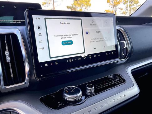 Used 2025 Ford Expedition Platinum image 32