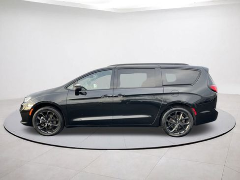 Used 2023 Chrysler Pacifica Touring-L w/ S Appearance Package image 4