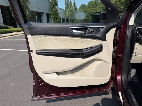 Used 2019 Ford Edge Titanium w/ Cold Weather Package FWD image 10