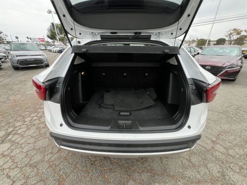 Used 2025 Chevrolet Trax LT FWD image 36