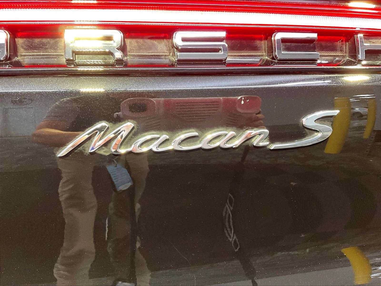 Certified 2024 Porsche Macan S AWD/4WD image 35
