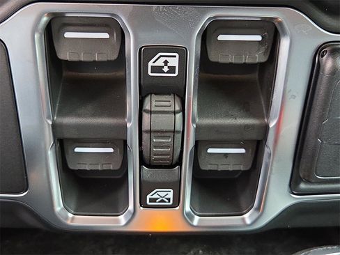 New 2026 Jeep Gladiator Sport image 25