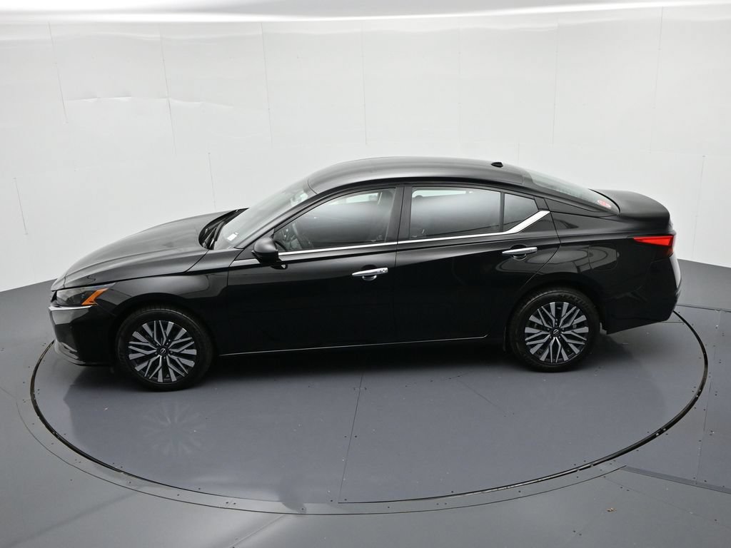 Used 2025 Nissan Altima 2.5 SV AWD/4WD image 18